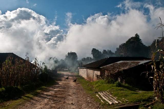 Pueblos bajo la niebla